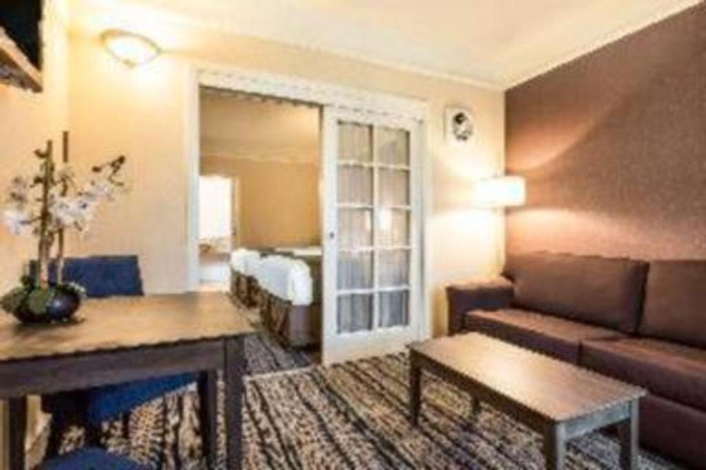 Ramada Suites By Wyndham San Diego Luaran gambar