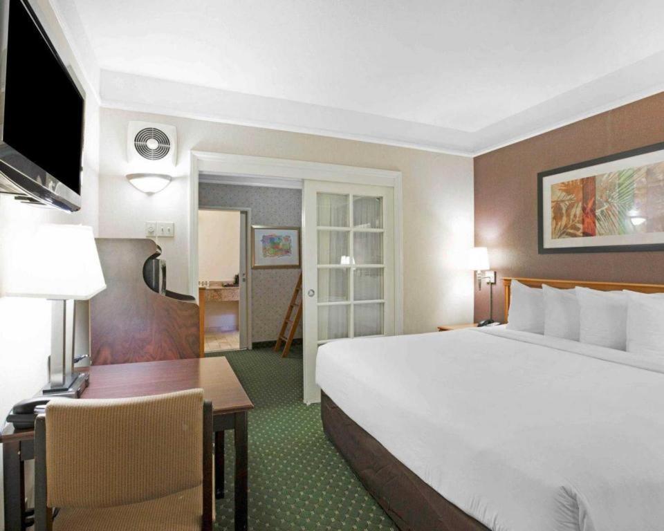 Ramada Suites By Wyndham San Diego Luaran gambar